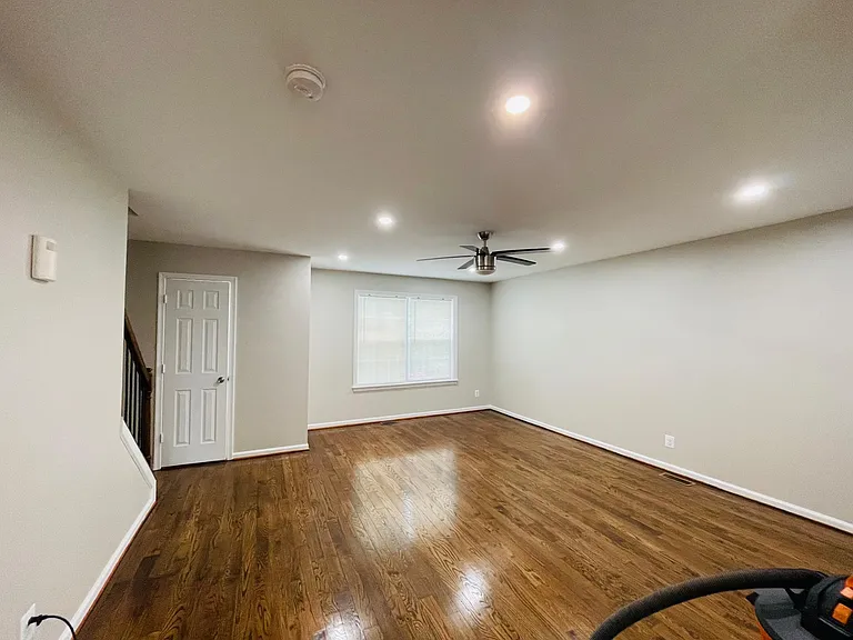 302 Regina Ln — Photo 3