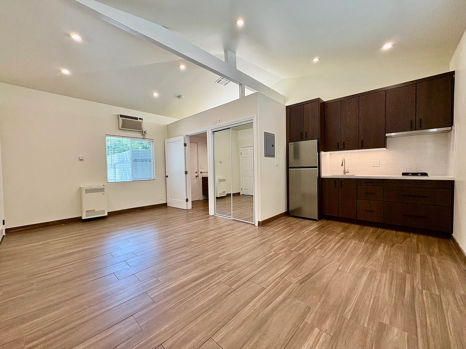 Studio, 400 sqft, $1,800 — Photo 4