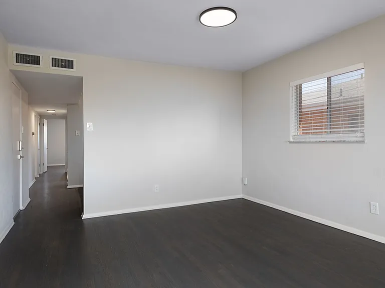 Lindenwood Heights Apartments — Photo 14