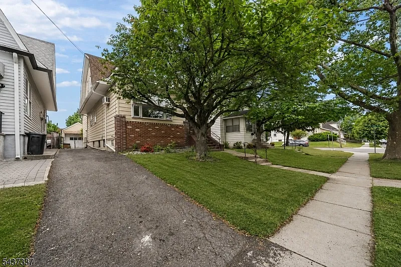 2 bed, 1.0 bath, $2,200 — Photo 2
