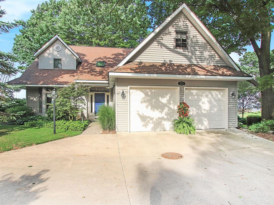 1st image of 4223 N Lakeshore Dr