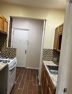 5th image of 2165 Pacific St #4