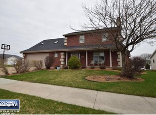 1920 Schumacher Ln, Little Chute, WI 54140