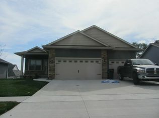 1304 Algonquin Dr, Cedar Falls, IA 50613