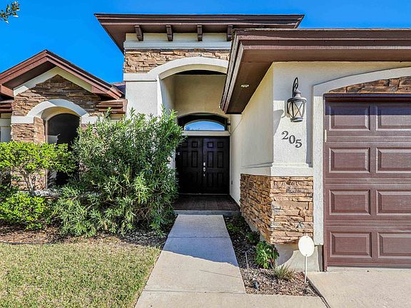 3rd image of 205 Majestic Palm Dr