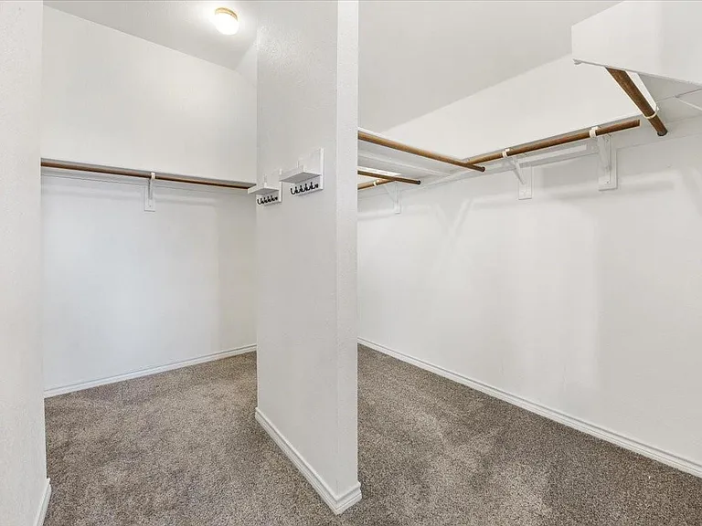 7704 Labrador Dr — Photo 18