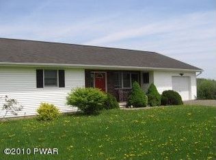 120 Silver Crest Dr, Waymart, PA 18472