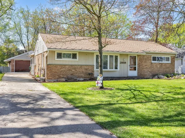 2959 Voorheis Rd, Waterford, MI 48328