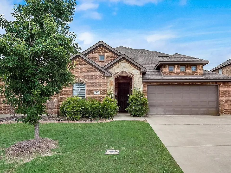 3826 Hyde Park Dr
