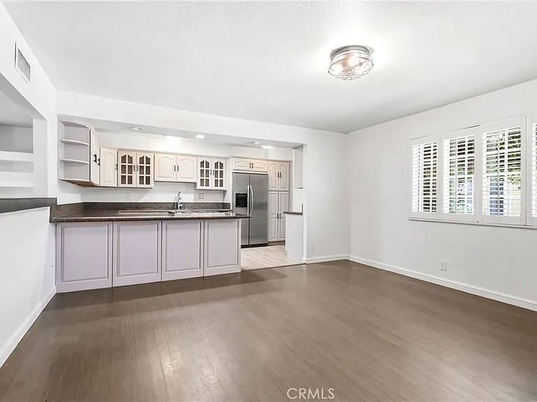 524 E Ghent St — Photo 14