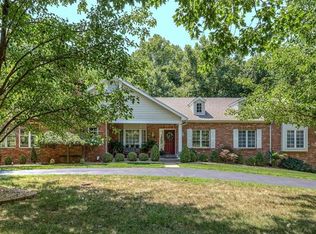 1724 Mason Knoll Rd, Saint Louis, MO 63131