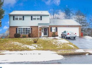 3 Dogwood Dr, Douglassville, PA 19518