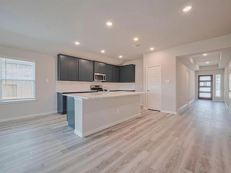 5818 Capri Forest Dr — Photo 5