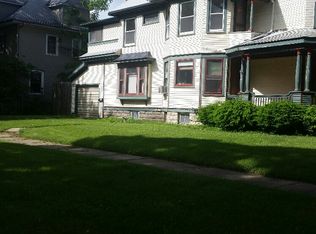 1226 W 3rd St, Waterloo, IA 50701