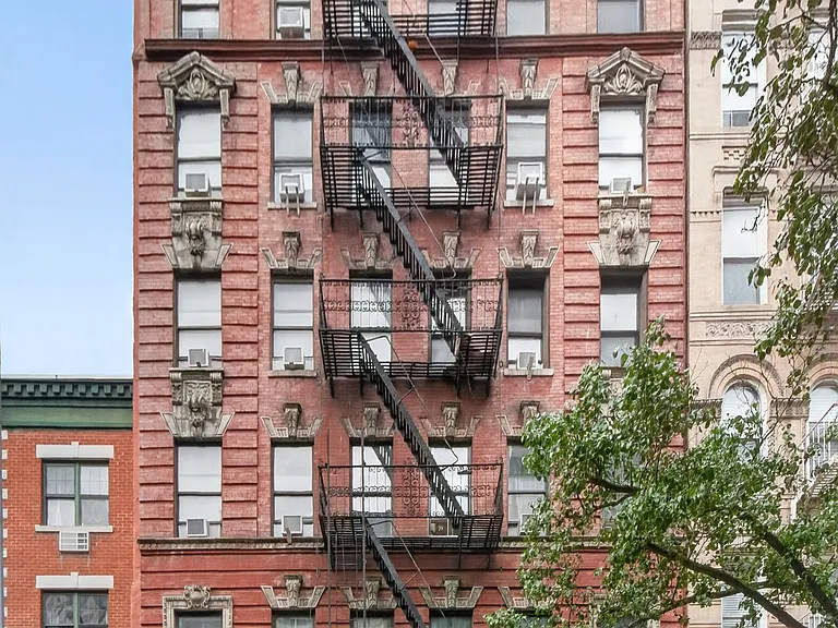 631 E 11th St #24 — Photo 17