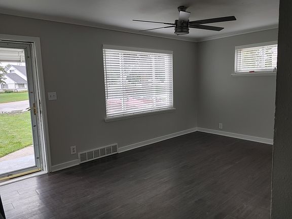 LIVINGROOM WITH NEW LIGHT FRONT STORMDOOR & CEILING FAN