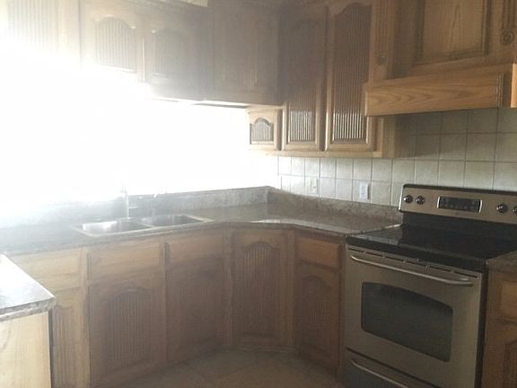 4th image of 4700 Cedar Ave
