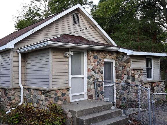 3rd image of 6 Vernon Ave