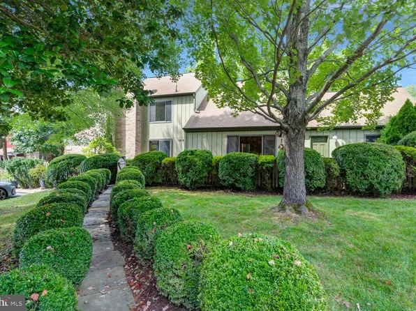 1412 Green Run Ln, Reston, VA 20190