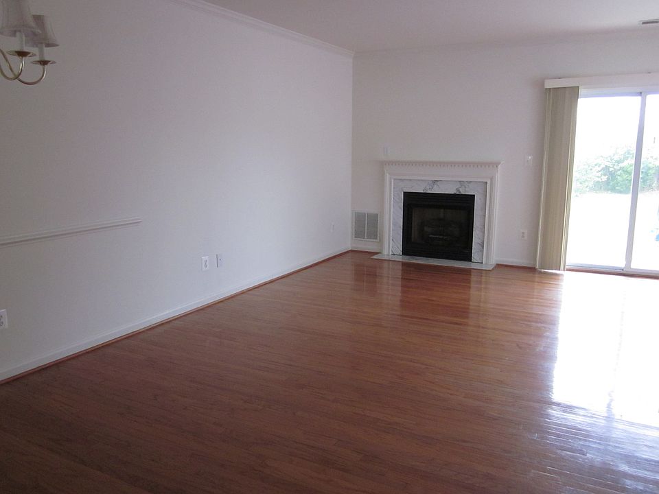 Living Room with fireplace