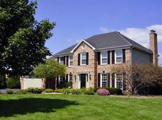 7N619 Cloverfield Cir, St Charles, IL 60175