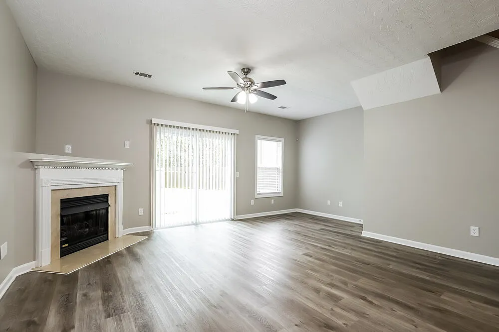 2 bed, 2.5 bath, 1300 sqft, $1,980 — Photo 4