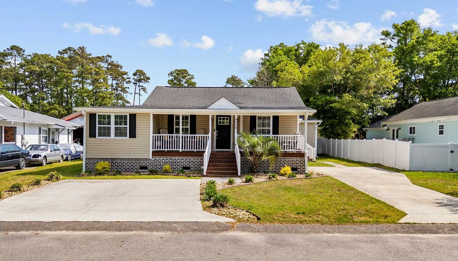 3 bed, 2.0 bath, 1044 sqft, $4,023 — Photo 4