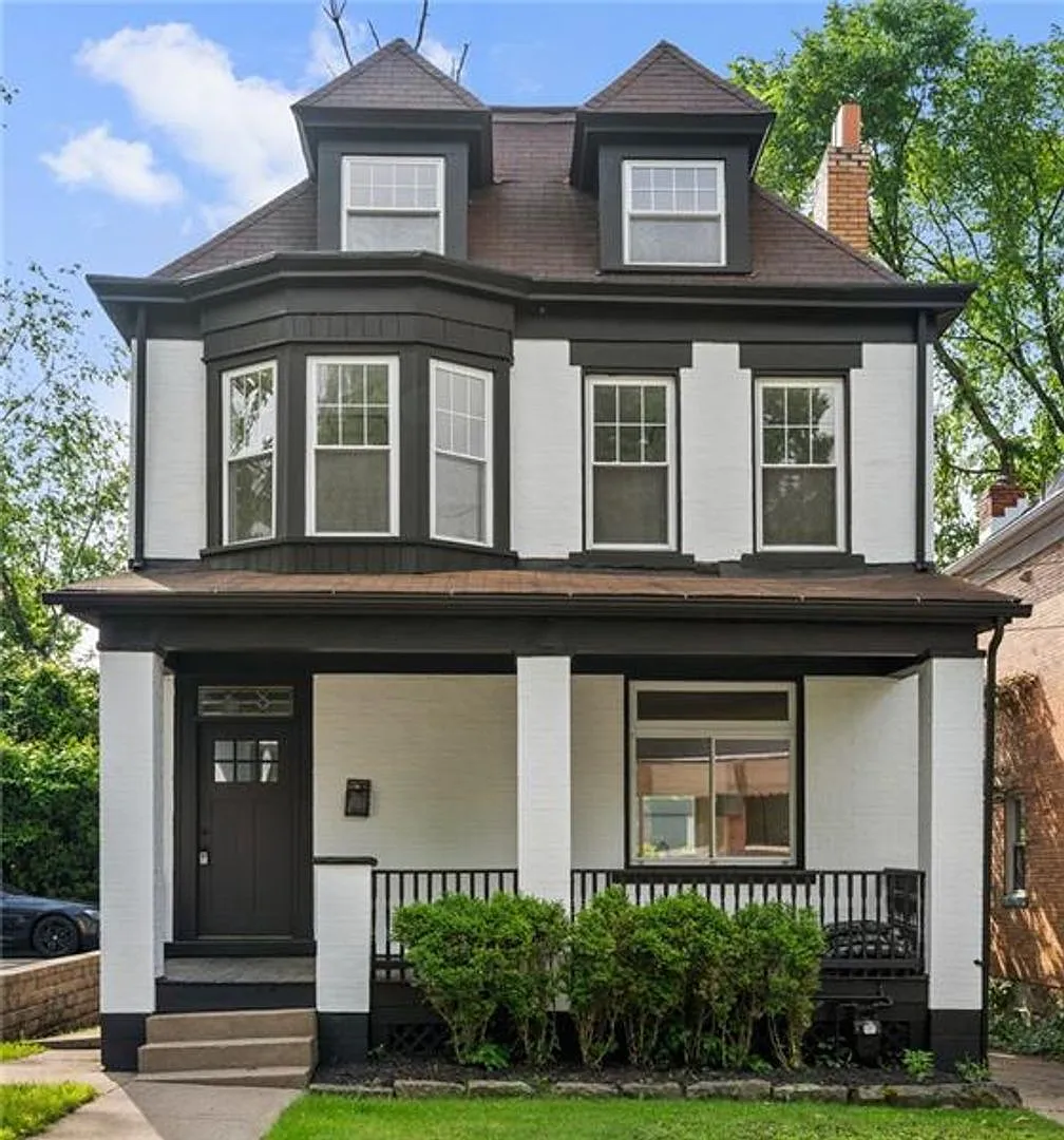 Beautiful Home in the hear of Edgewood — Photo 3