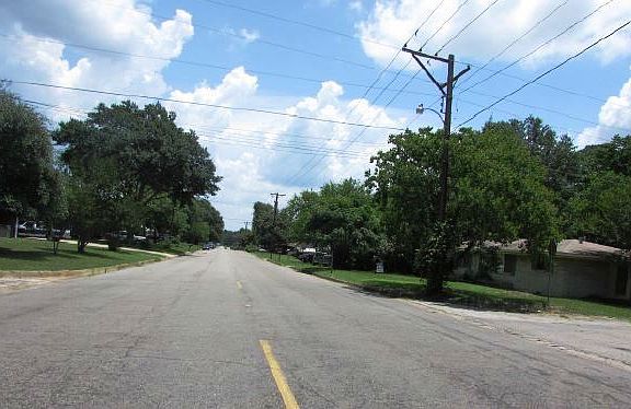2nd image of 300 E Carolanne Blvd