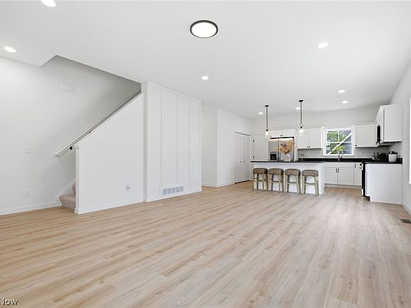 4th image of 1889 E 84th St