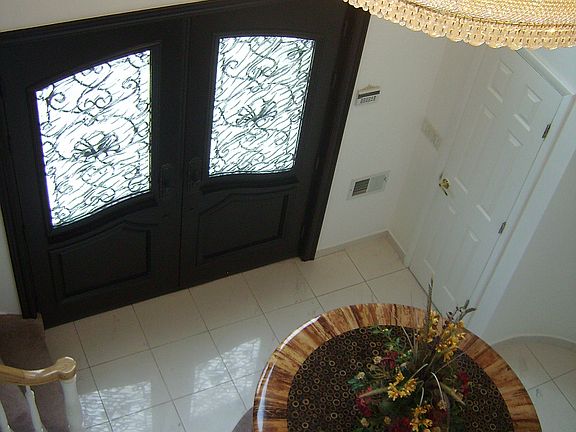 4th image of 281 Elvin St