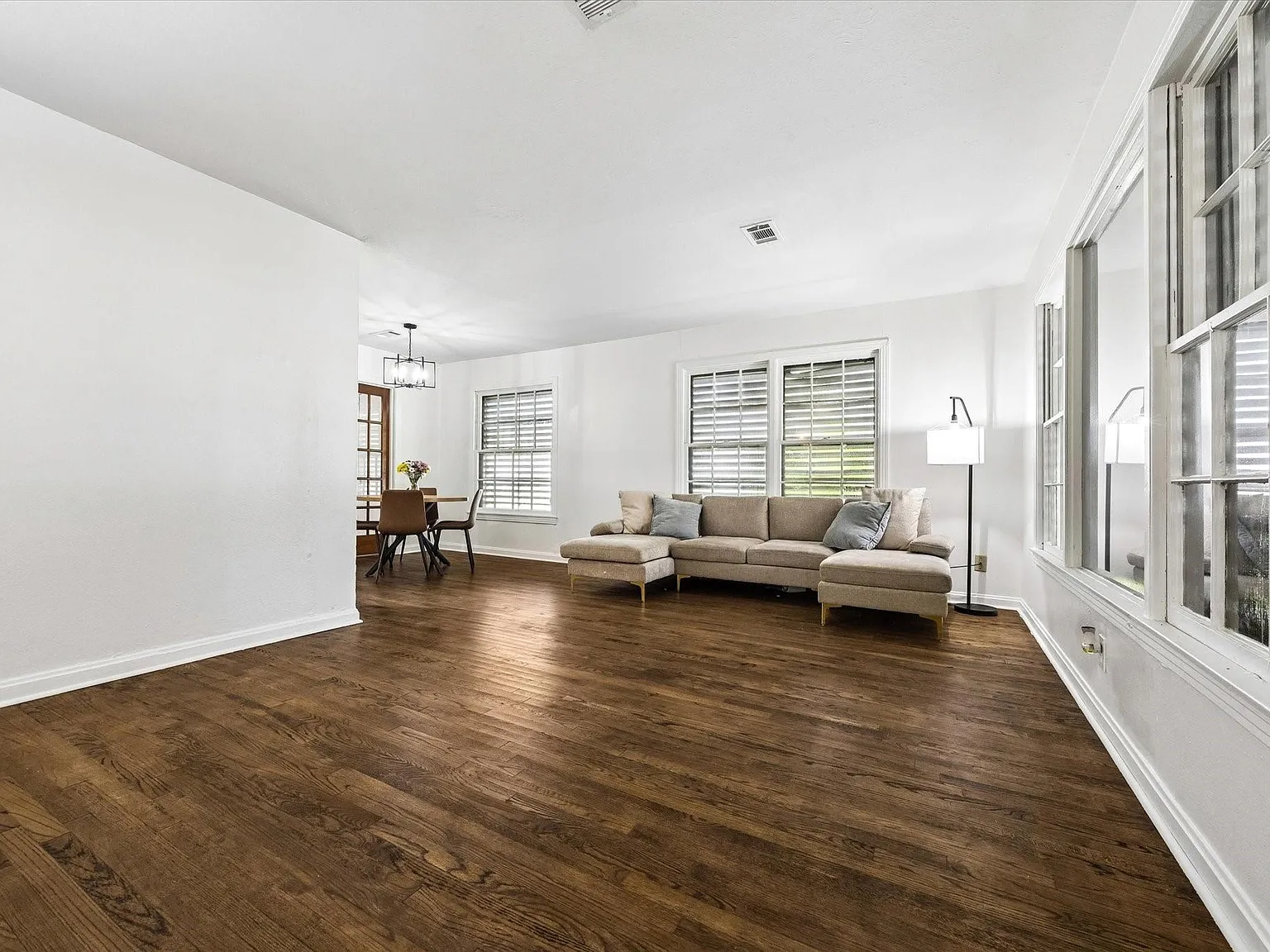 3 bed, 1.5 bath, 1298 sqft, $1,750 — Photo 2