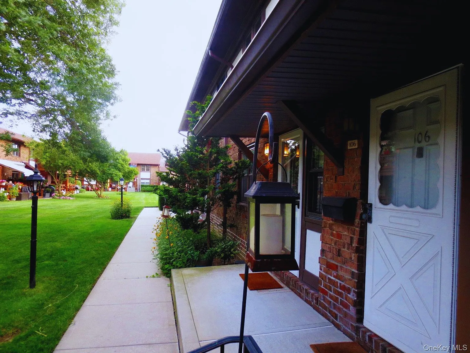 1 bed, 1.0 bath, 872 sqft, $2,050 — Photo 2
