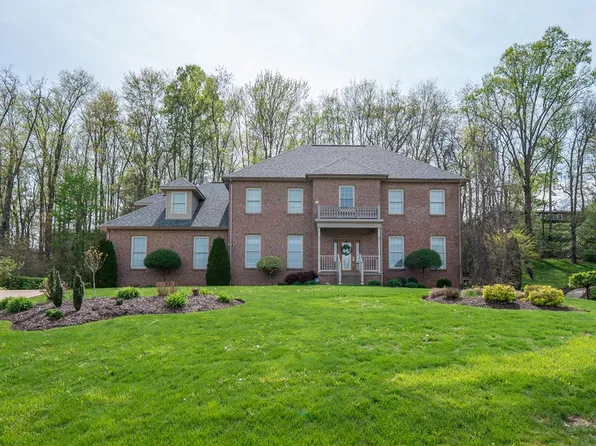 10 Holly Ln, Uniontown, PA 15401