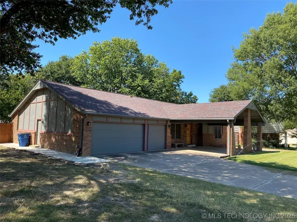 9028 E 67th Pl, Tulsa, OK 74133