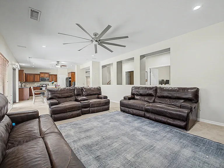 29752 W Amelia Ave — Photo 10