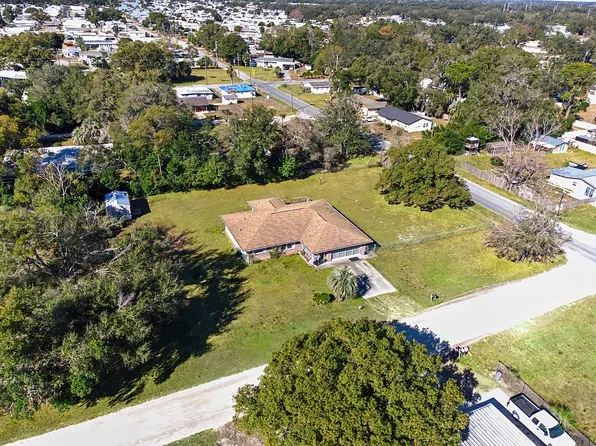 5213 Lantana St, Zephyrhills, FL 33542