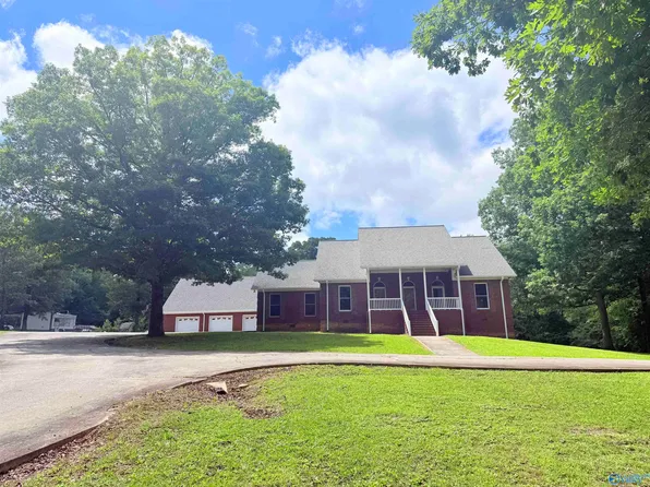 51 Oak Pl, Union Grove, AL 35175