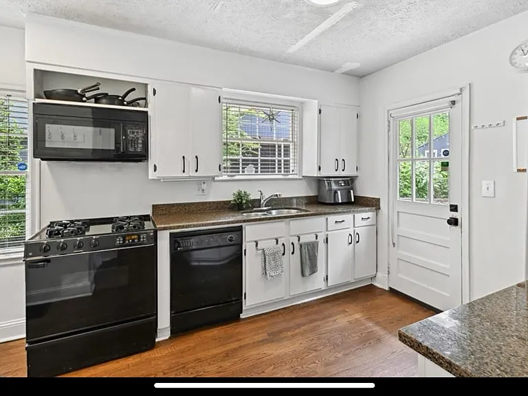 205 Lindbergh Dr NE — Photo 54