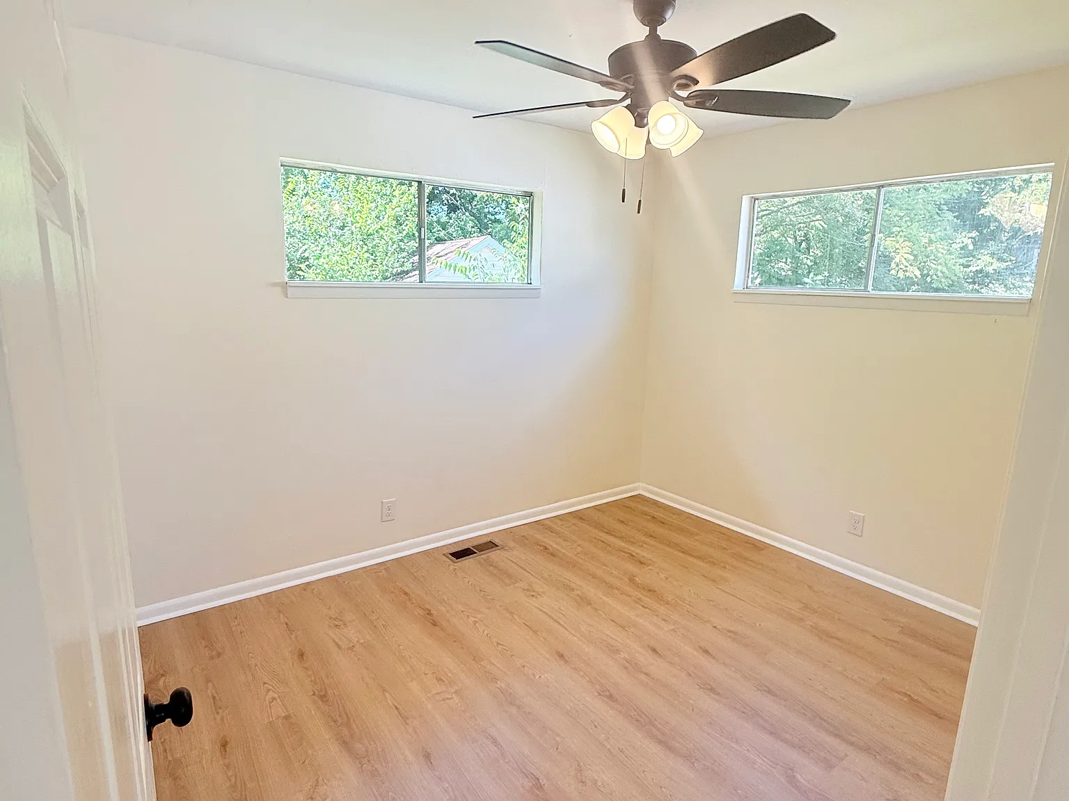 3 bed, 850 sqft, $900 — Photo 4