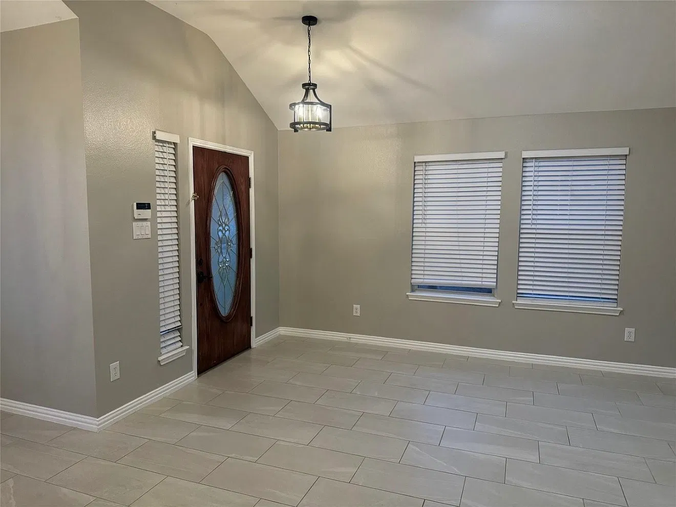 4 bed, 2137 sqft, $2,600 — Photo 3