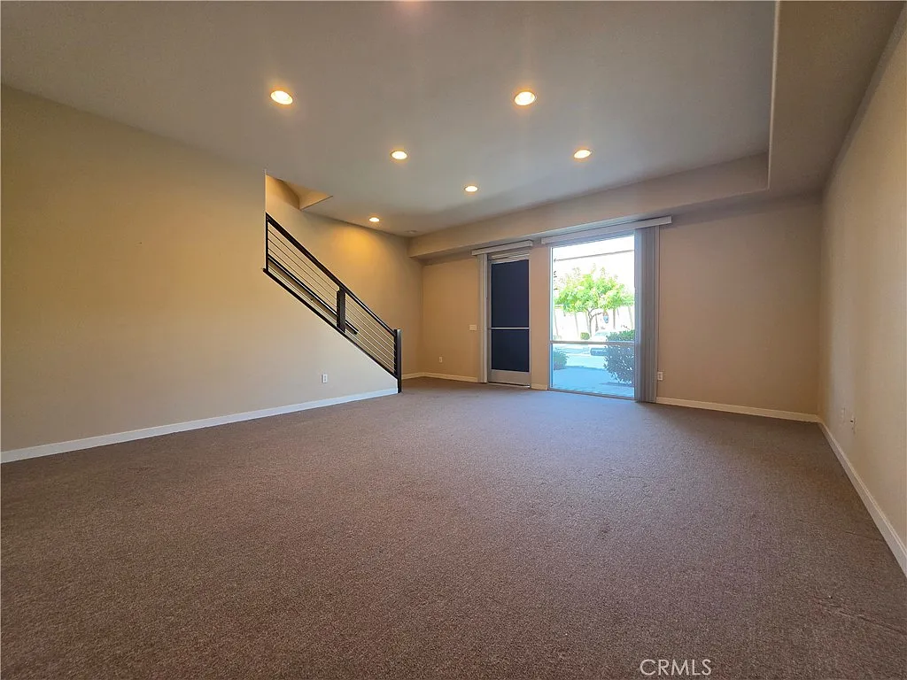 3 bed, 2.5 bath, 2300 sqft, $3,850 — Photo 2