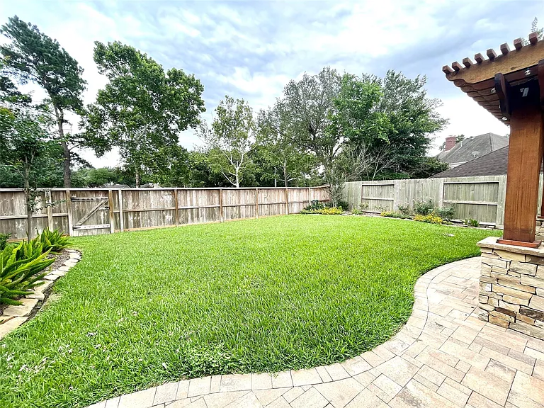 23203 Fall Wind Ct — Photo 28