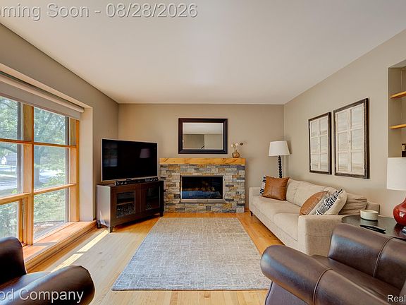 2nd image of 3336 Merrill Ave