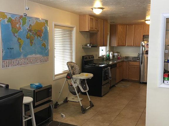 Dining to Kitchen