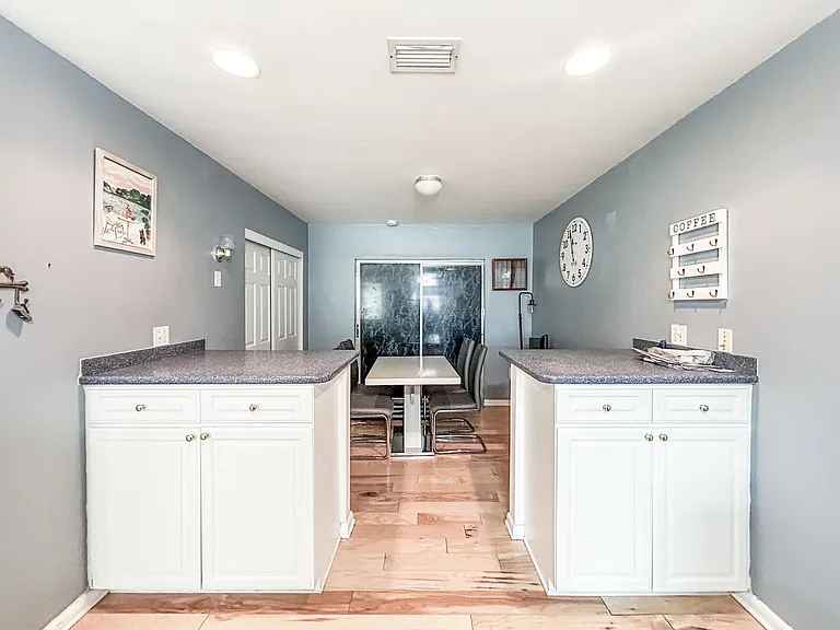 10904 Temple Ave — Photo 13
