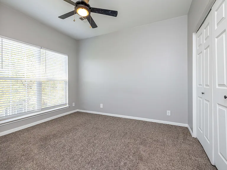 Centennial Park Apartments — Photo 23