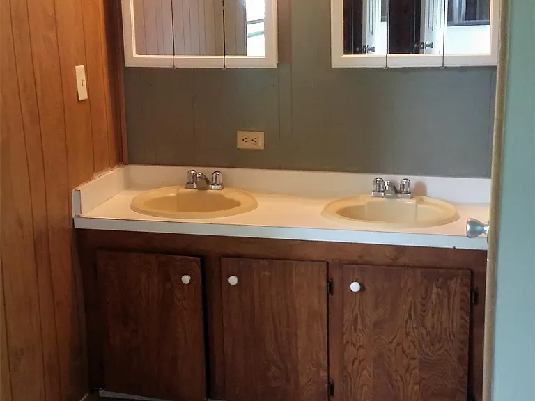 master bedroom/bathroom