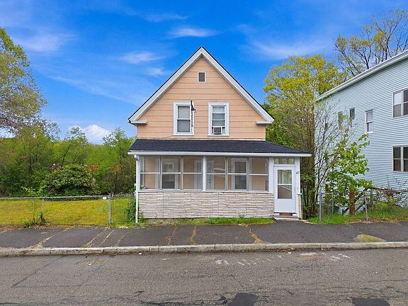 2nd image of 107 Townsend St