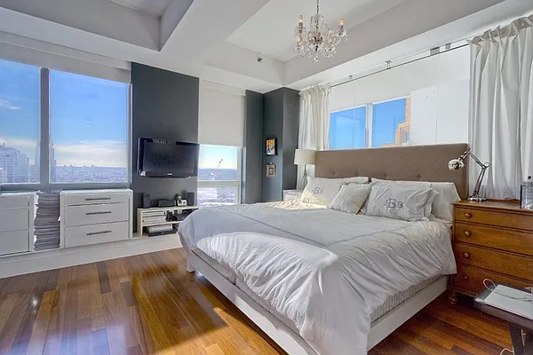 Sold by Corcoran | media 27